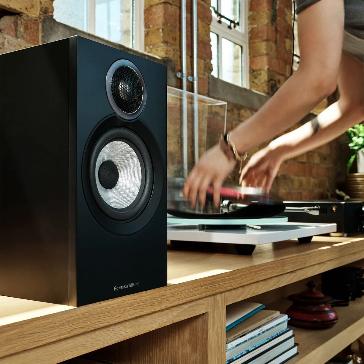 Bowers & Wilkins 607 S3 2-Way Bookshelf Speakers with 5" Continuum Cone Drivers - Pair (Black)